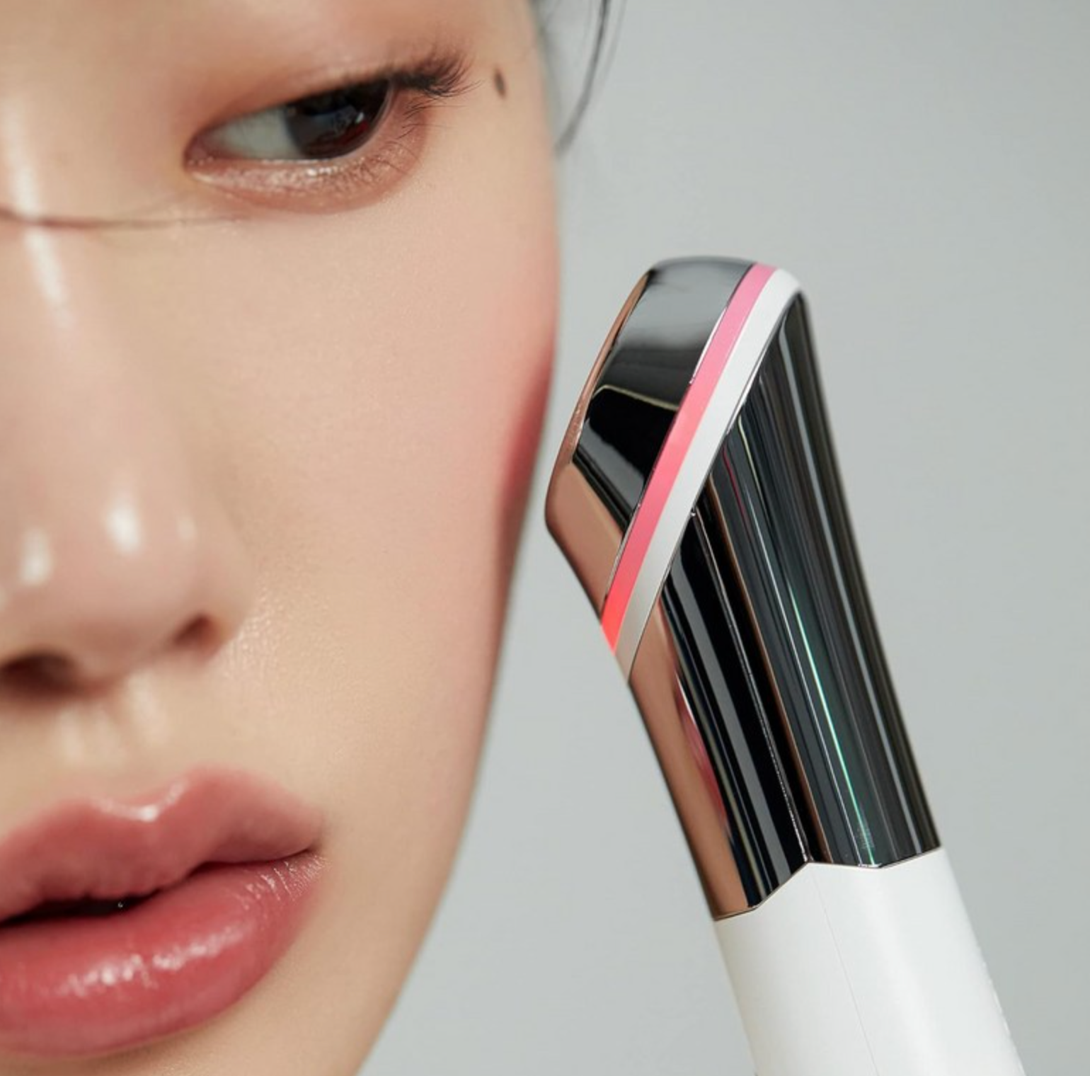 Medicube Age-R ATS Air Shot - Advanced Skincare Device for Professional Results at Home